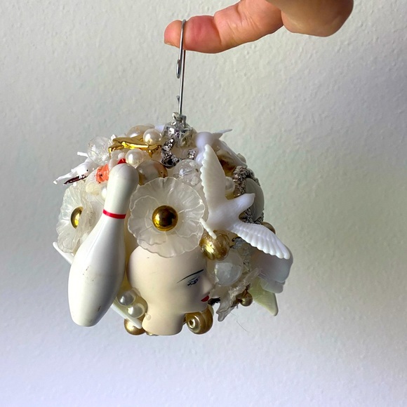 One of a kind white ornament - Picture 11 of 17